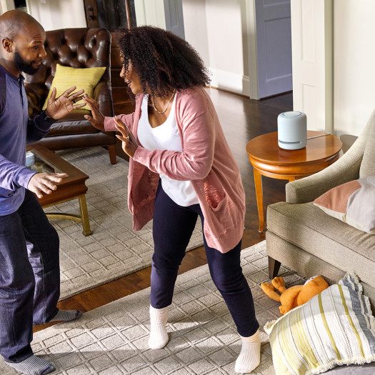 Echo Studio (Bild: Amazon)